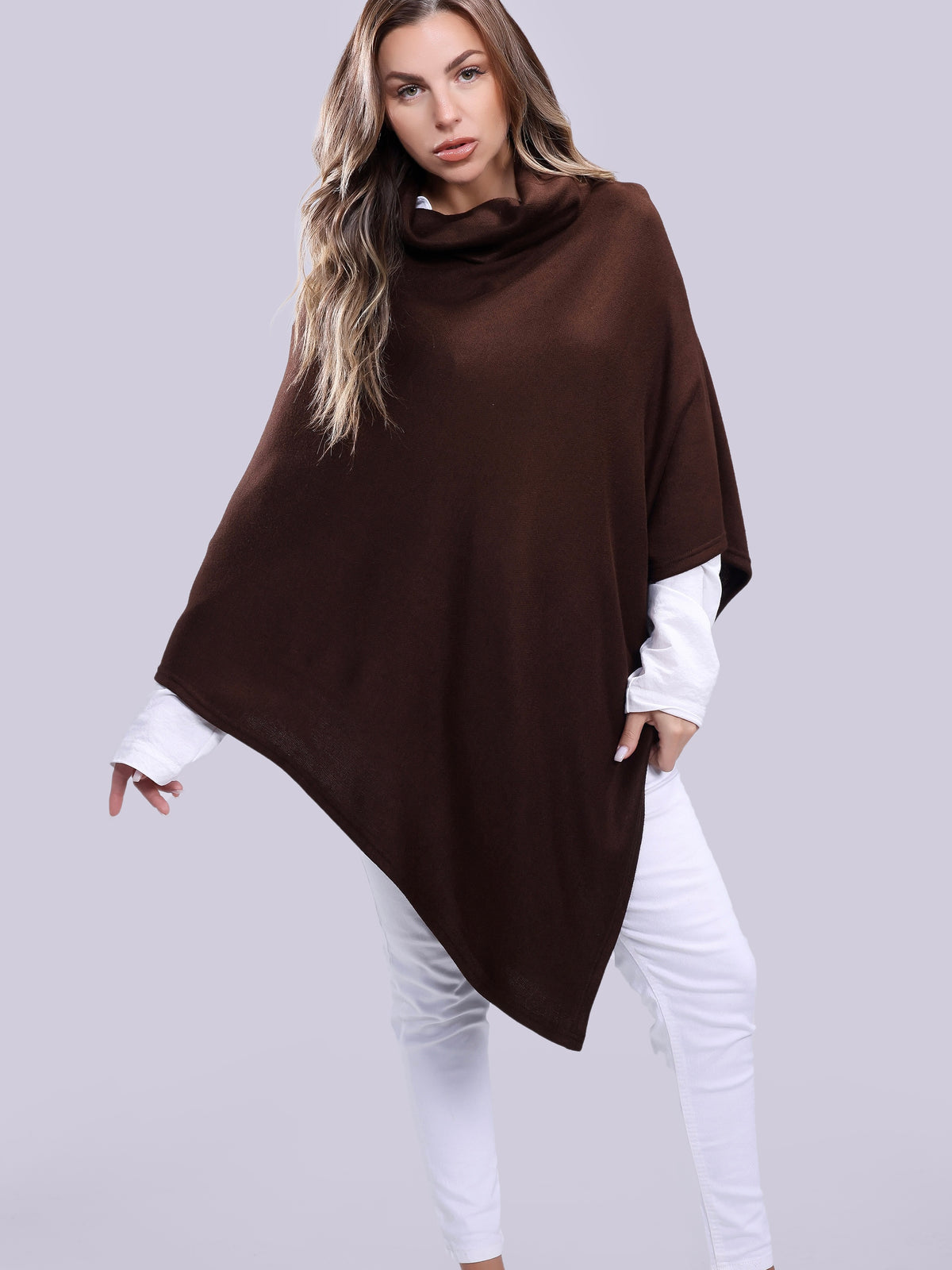 Elara Poncho