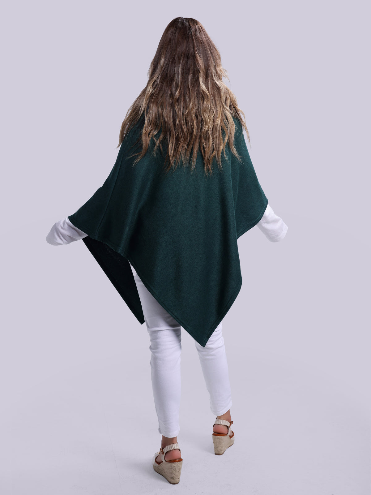Elara Poncho