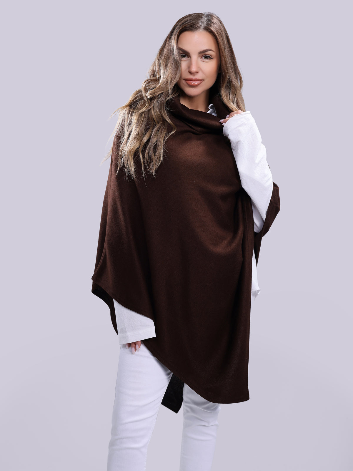 Elara Poncho