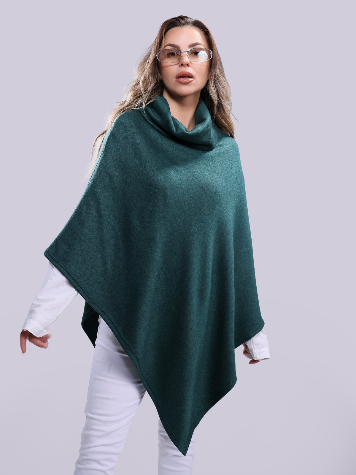 Elara Poncho