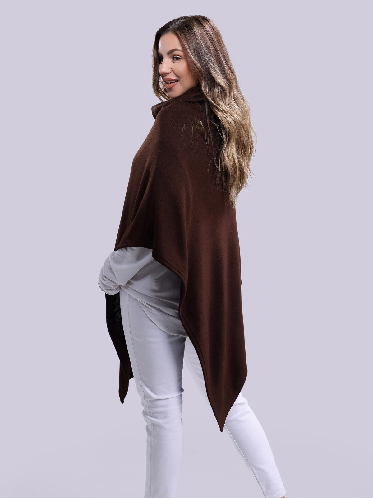 Elara Poncho